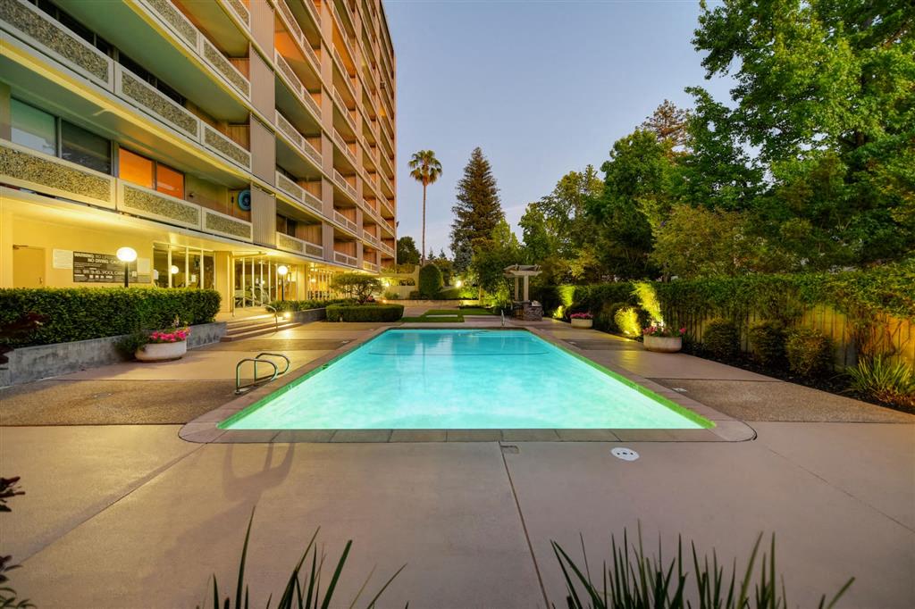 501 Forest Ave Palo Alto, CA 94301 photo 3